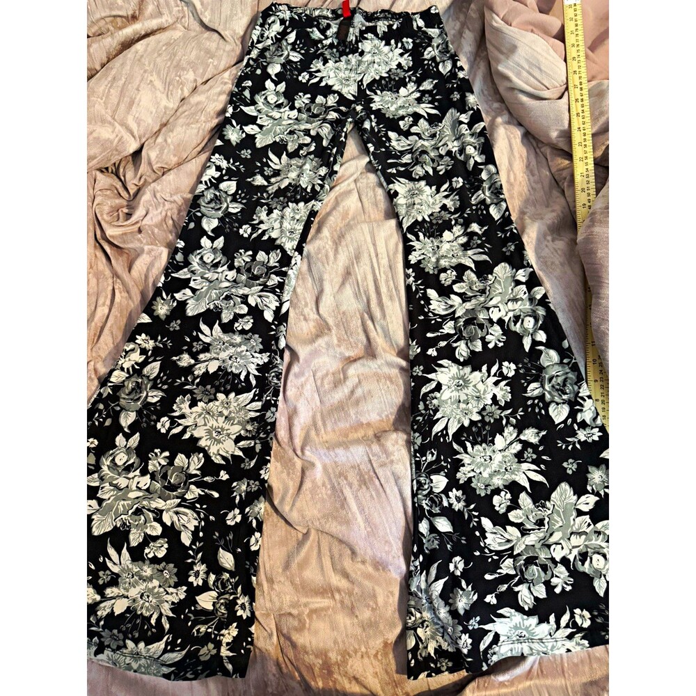 Hotties Women’s M Black Floral Stretch Knit Leggings Pull-On Elastic Waist flare